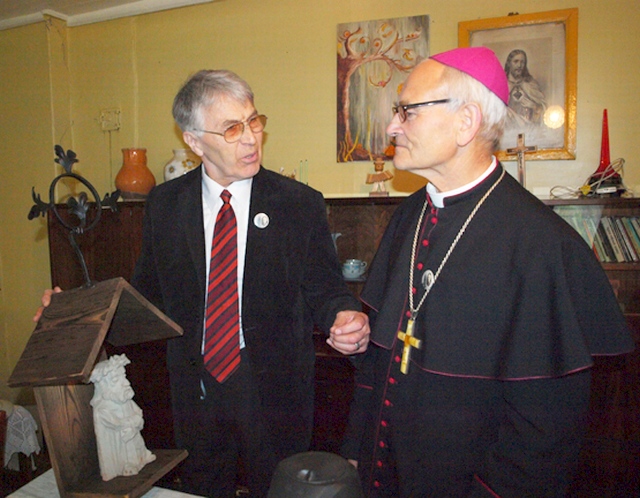 Prof. P. Bielskis, vysk. J. Kauneckas aptaria prizą